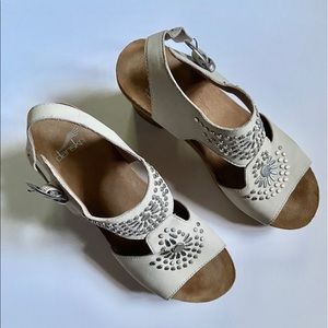 Dansko sz 38 off white sandals Worn once
